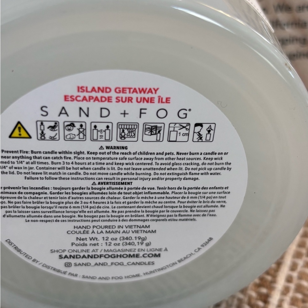 Island Getaway Sand & Fog Candle - Picture 4 of 4